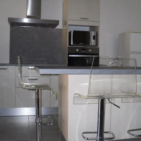 Jolie Location Apartment *